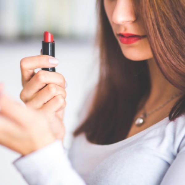 Barras de labios, perfiladores y mas ...